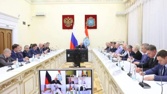 Ход ремонта школ и больниц обсудили в Самаре на оперативном совещании с губернатором