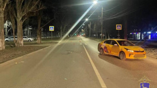 В Самаре популярное такси сбило девушку-пешехода