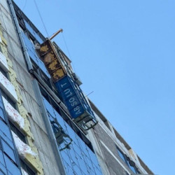 Двое рабочих погибли при обрыве троса люльки на стройке в Самаре 15 января