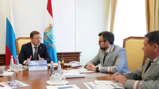 Дмитрий Азаров обсудил с Вячеславом Дмитриевым реализацию приоритетных для региона проектов Куйбышевской железной дороги