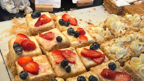 Бездомный белорус решил заночевать в ресторане Тольятти из-за торта с виски