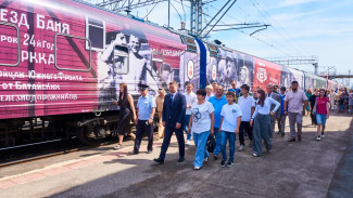 Жители Сызрани встретили «Поезд Победы» 