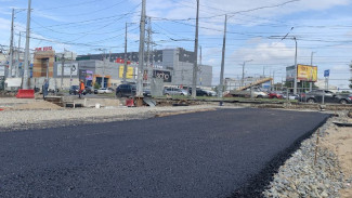 На улице XXII Партсъезда от «Роспосуды» началась укладка асфальта