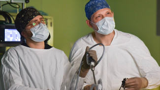 Самарские онкологи в прямом эфире провели сложнейшую операцию