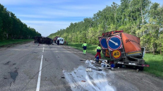 В Самарской области в 6 утра Газель протаранила машину дорожной службы