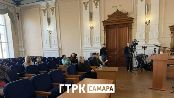 «У меня были мысли рассказать обо всем бабушке и дедушке»: обвиняемая в убийстве Тарховых продолжает давать показания в Самарском облсуде