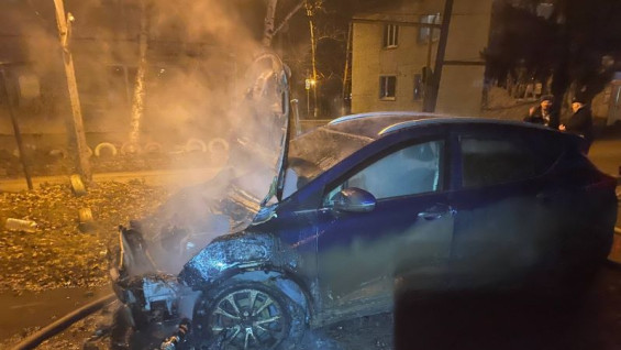 Под Самарой ночью 10 декабря загорелся автомобиль Geely 