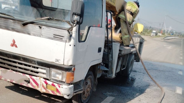 На трассе под Самарой загорелся грузовик 