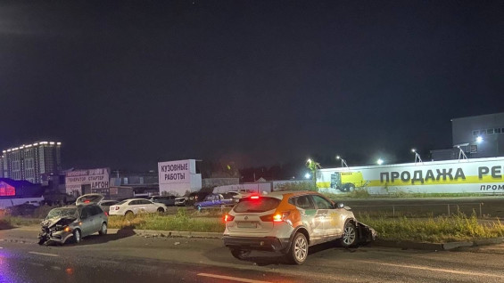 В Самаре водитель LADA попал в больницу после ДТП с каршерингом