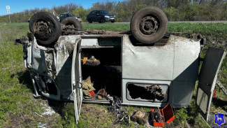 Под Самарой УАЗ «буханка» и LADA Kalina перевернулись в кювете после ДТП