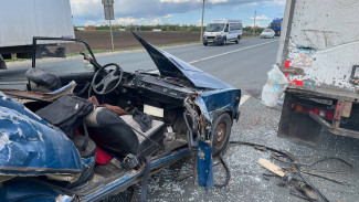 После ДТП в Самарской области 15 мая "четверка" превратилась в кабриолет