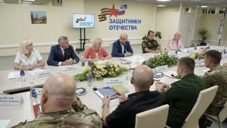Глава региона провел встречу с ветеранами СВО в филиале фонда «Защитники Отечества»