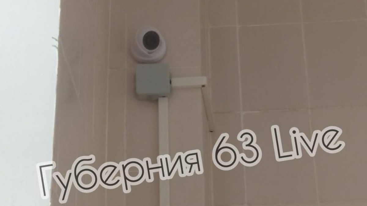 Проказник установил скрытую камеру в женском туалете