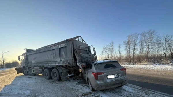 Под Самарой в массовом ДТП с грузовиком пострадала женщина 