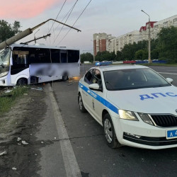 Появились кадры с места ДТП с разбившимся об столб автобусом под Самарой