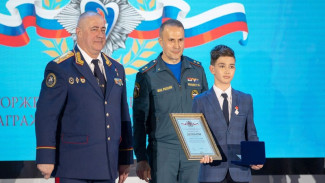 В Москве наградили 12-летнего самарского школьника, спасшего маленького мальчика