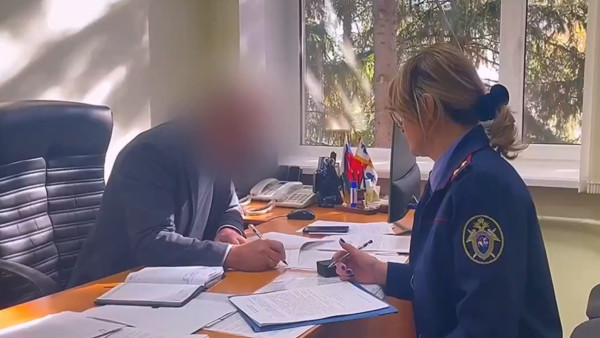 Под Самарой двух сотрудников администрации обвиняют в получении взятки