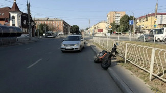 В Самаре водитель Nissan сбил мужчину на электросамокате