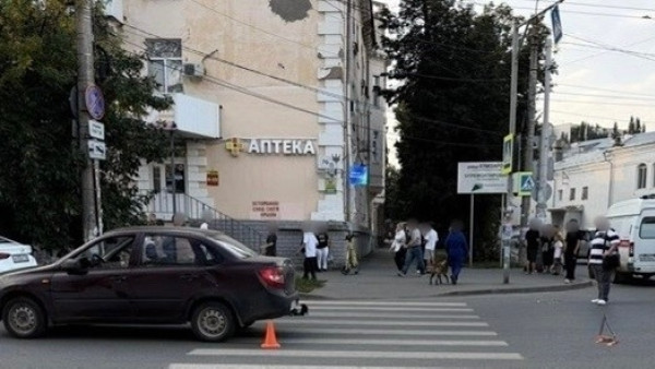 В Самаре пожилой водитель сбил двух девочек-подростков на электросамокате 
