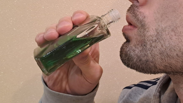 Власти намерены спасти самарцев от опасного употребления парфюма