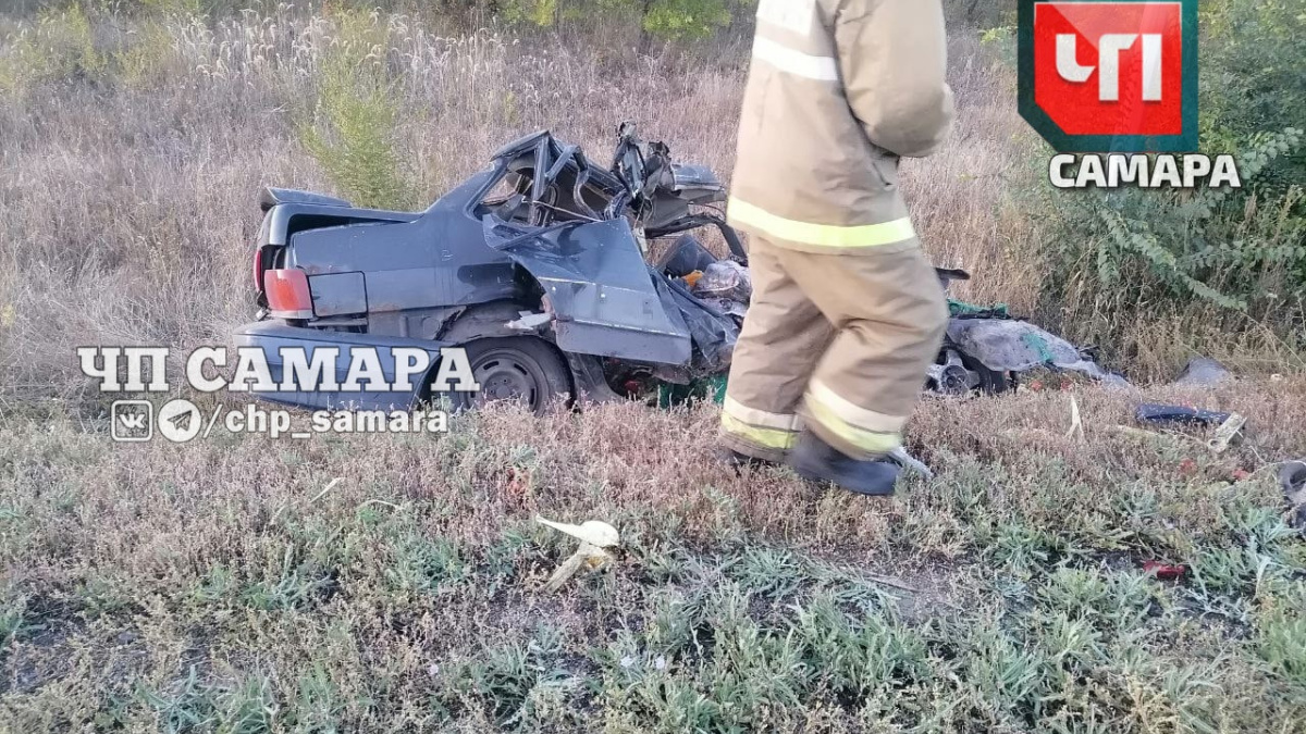 Под Самарой фура Mercedes раздавила насмерть водителя «пятнашки» – Новости  Самары и Самарской области – ГТРК Самара