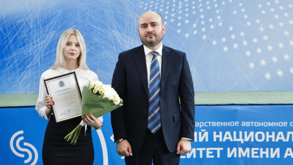 В День знаний губернатор Федорищев встретился с первокурсниками-«стобалльниками» Самарского университета