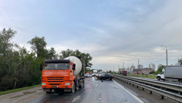 На Самарской объездной дороге 2 человека пострадали в ДТП с КамАЗом