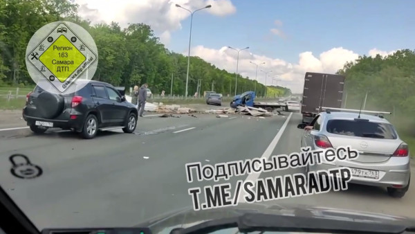 Трупы на асфальте: фото жесткого ДТП в Самарской области появились в социальных сетях  