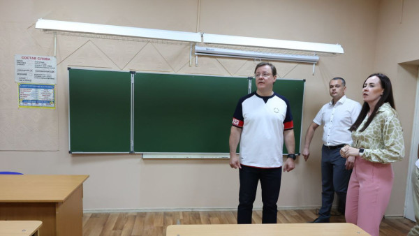 Дмитрий Азаров проверил работу социальных объектов в Ставропольском районе