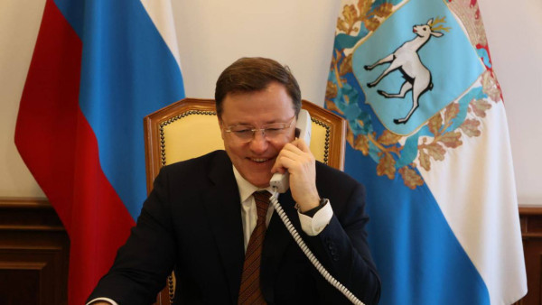 Дмитрий Азаров поздравил с Днем Победы 96-летнего ветерана из Сызрани