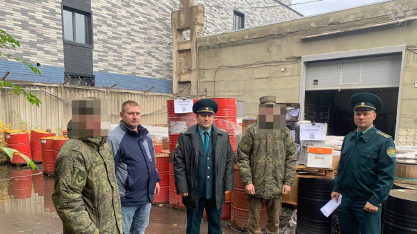 Самарские таможенники передали Министерству обороны РФ шесть тонн моторного масла