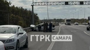Появились кадры разбившегося на выезде из Самары Ford