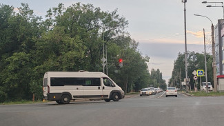 Минтранс пояснил, почему на маршруте №396 из Кошелева пассажиры часами ждут автобус