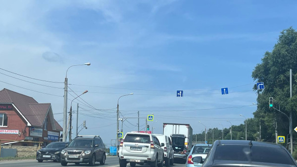 Массовое ДТП под Самарой парализовало движение в сторону аэропорта днем 13 июля