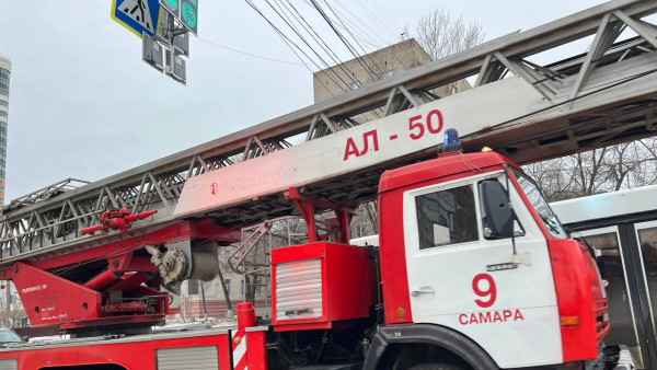 В Самаре загорелась знаменитая высотка на улице Осипенко