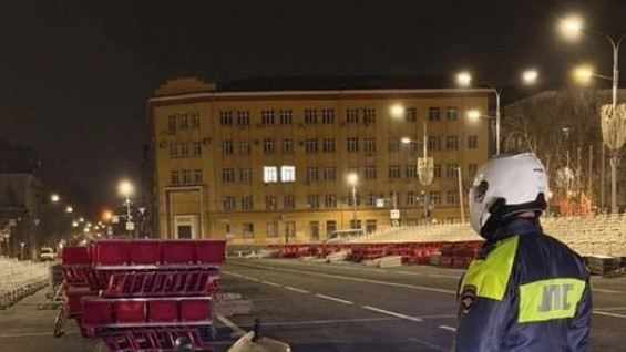 В Самаре патрульный мотоцикл на площади Куйбышева остановил подростка на питбайке