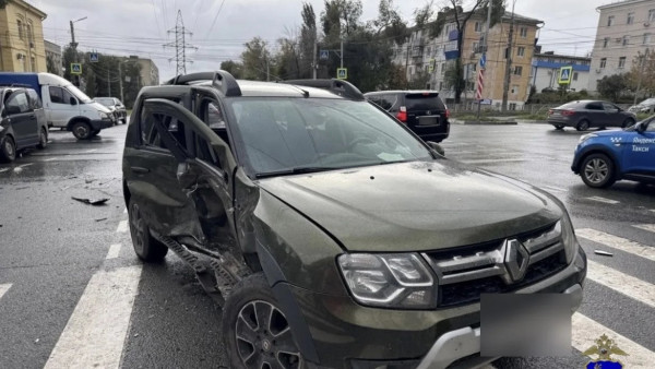 В Самаре в ДТП пострадала пассажирка Renault Duster