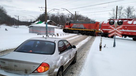 Под Самарой 2 февраля столкнулись «Ласточка» и легковой автомобиль