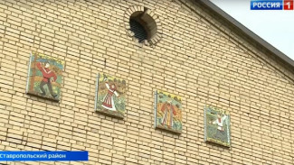 Дети поселка Луначарский Самарской области воссоздают историю родного края через разноцветные панно