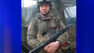 Поздравление  заместителя командира 506-го мотострелкового полка по военно-политической работе гвардии подполковника Дмитрия Холина с Днем народного единства