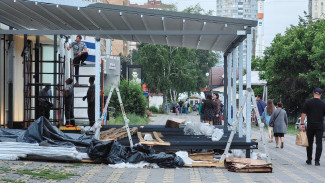 После недовольства самарцев снесут часть летней веранды ресторана на проспекте Ленина