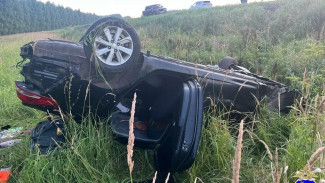 20-летний водитель за рулём Kia Rio вылетел в кювет по пути в Самарскую область
