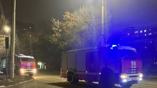 Ночной пожар 11 августа в расселенном доме на Ново-Садовой в Самаре потушили за час
