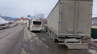 ДТП с двумя грузовиками и автобусом произошло в Самаре