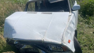 Под Самарой 59-летняя автоледи вылетела в кювет и оказалась в больнице