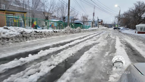 В Самаре авария на водопроводе затопила улицу в Железнодорожном районе