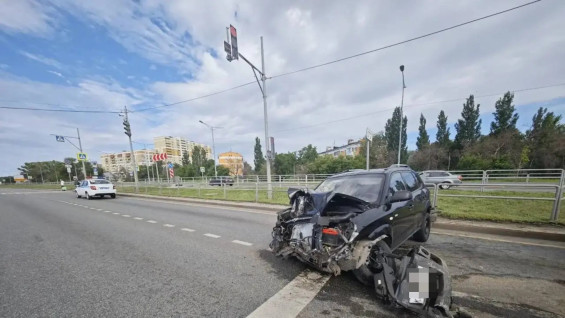 Появились кадры разбившегося об отбойник Hyundai на Московском шоссе в Самаре