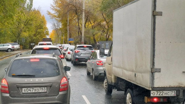 В Самаре на пересечении Гагарина и Авроры сломались светофоры 17 апреля
