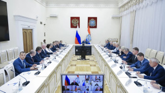 «Надо помогать» - губернатор Федорищев поручил областному правительству поддержать Октябрьск в решении проблем ЖКХ, капремонта школы и детсада