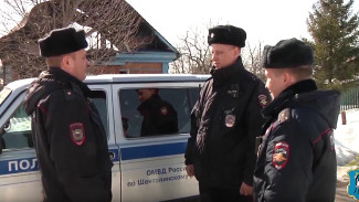 Полицейские в последний момент вытащили пенсионера из огня в Самарской области